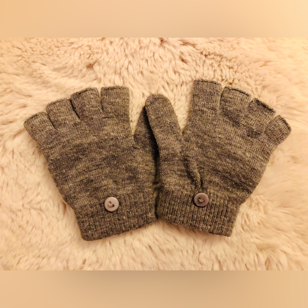 Gray fingerless gloves